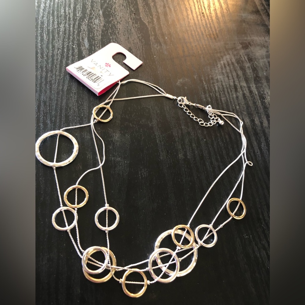 Vanity Two-tone Costume Necklace- 590 $9 or $7 w/offer 🦋